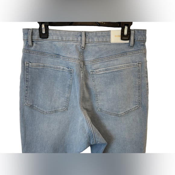 NWT Mom Jeans Curvy Supper Hi Rise Distressed Raw Hem Light washed  Size12 - Picture 8 of 16